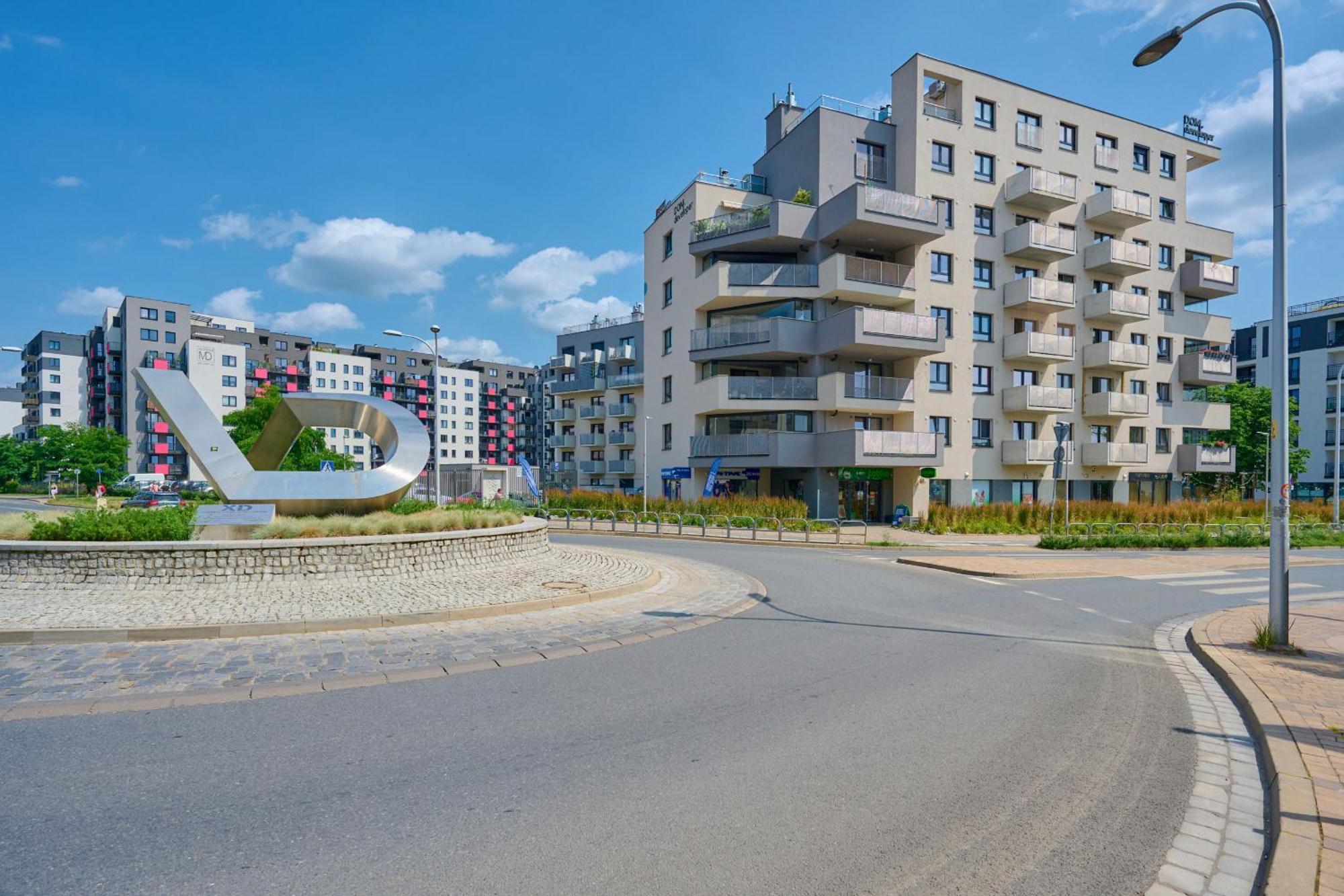 Spacious Apartment With Balcony Near The Slavic Hill Wroclaw By Renters Prestige מראה חיצוני תמונה